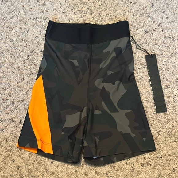 AARMY hero camo 4” inseam bike shorts - Picture 4 of 14